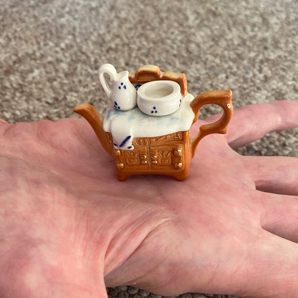 Paul Cardew Victorian Washstand Mini Teapot 1994 NIB Collectible Tiny Teapot